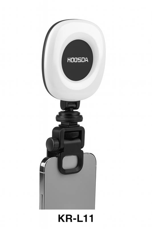 Lumière selfie KOOSDA KR-L11 posée sur un smartphone – Éclairage LED rotatif pour vidéos et photos