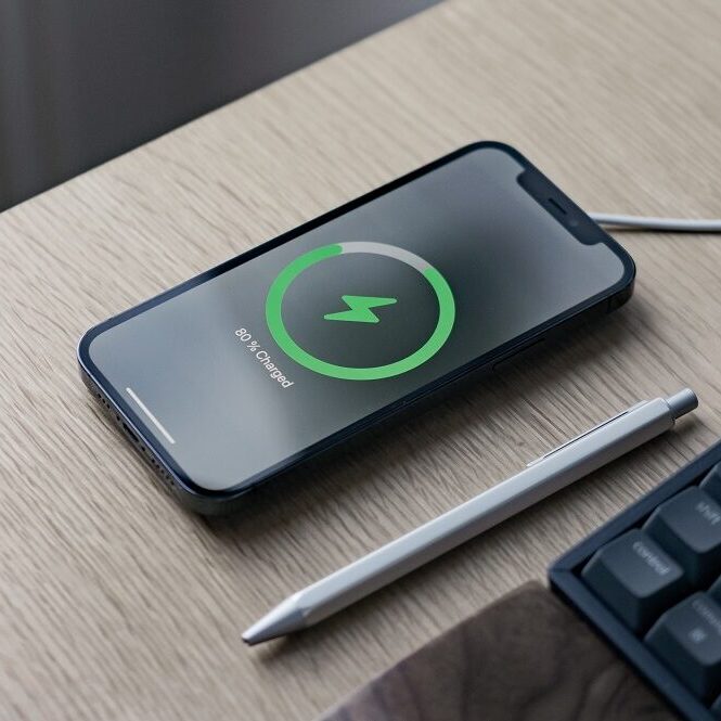 Pourquoi votre téléphone charge lentement ? Causes & solutions en Tunisie